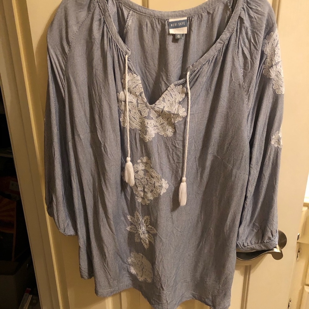 Meri Skye Shyla 3/4 Sleeve Split Neck Peasant Top